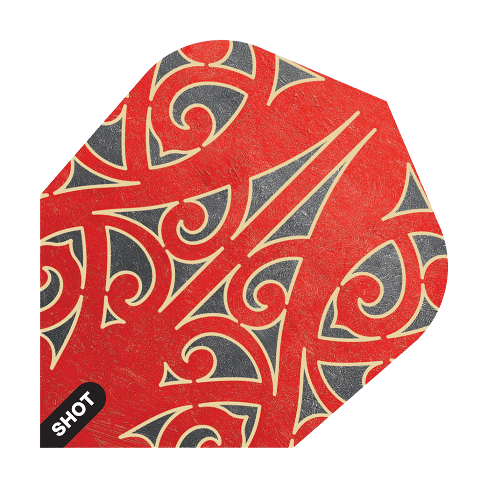 Das Bild zeigt das Produkt "Shot Warrior Taiaha No6 Flights". Die Dartflights haben ein auffälliges rotes und schwarzes Muster mit traditionellen geschwungenen Linien.